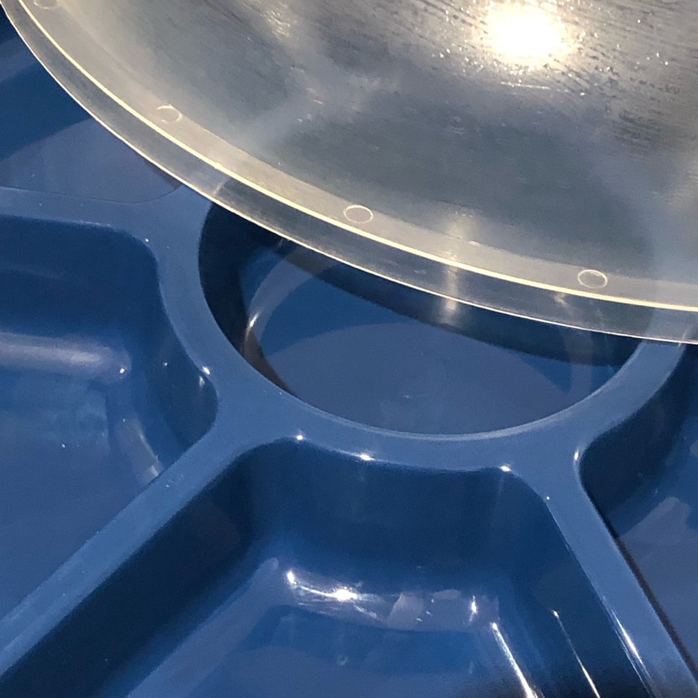 Round party food container